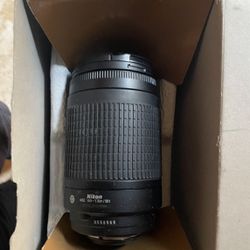 Nikon zoom Lens 70-300