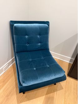 5th Avenue armless swayback lounge chair
