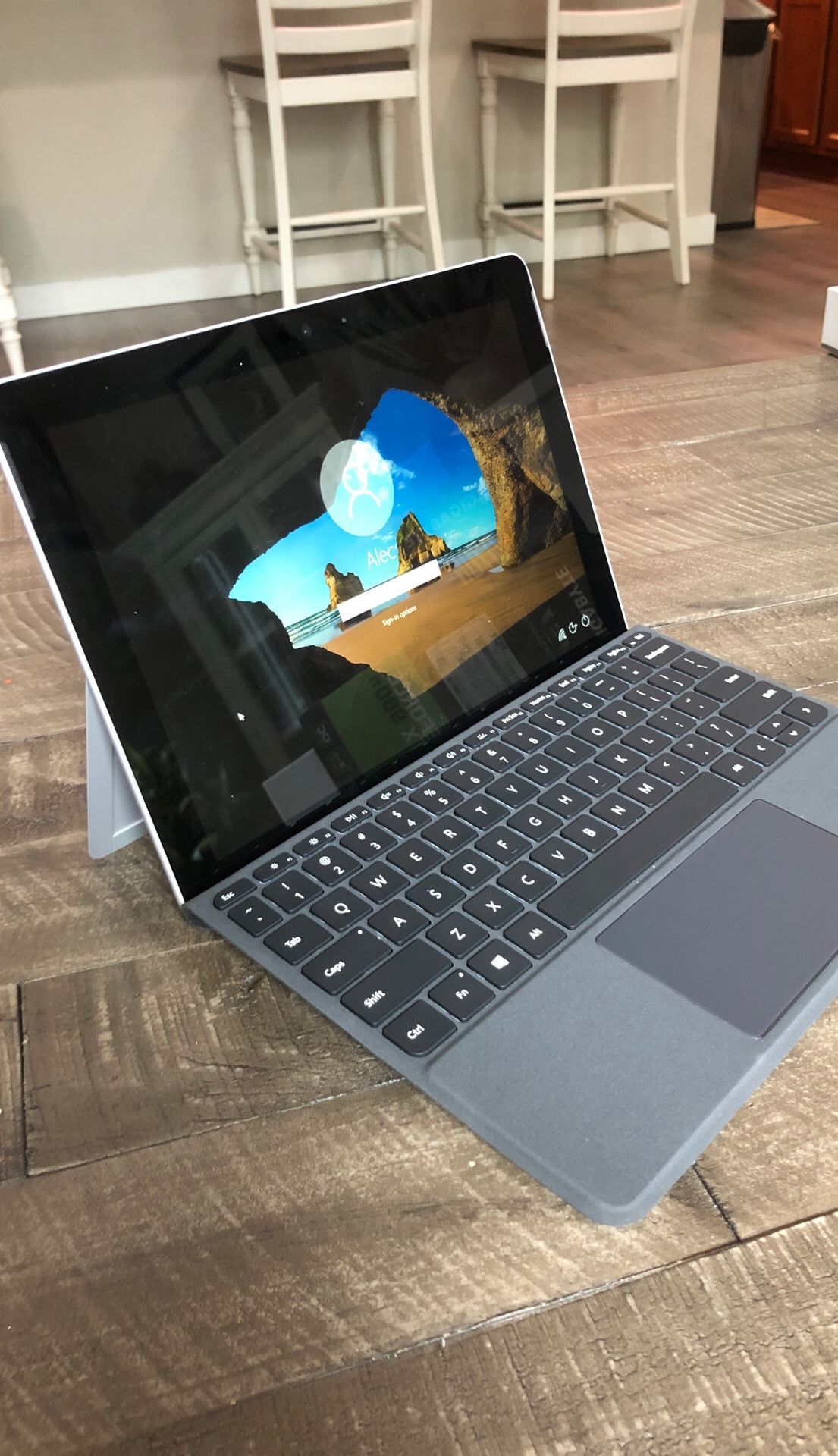 Microsoft Surface Go - With Keyboard - 128GB