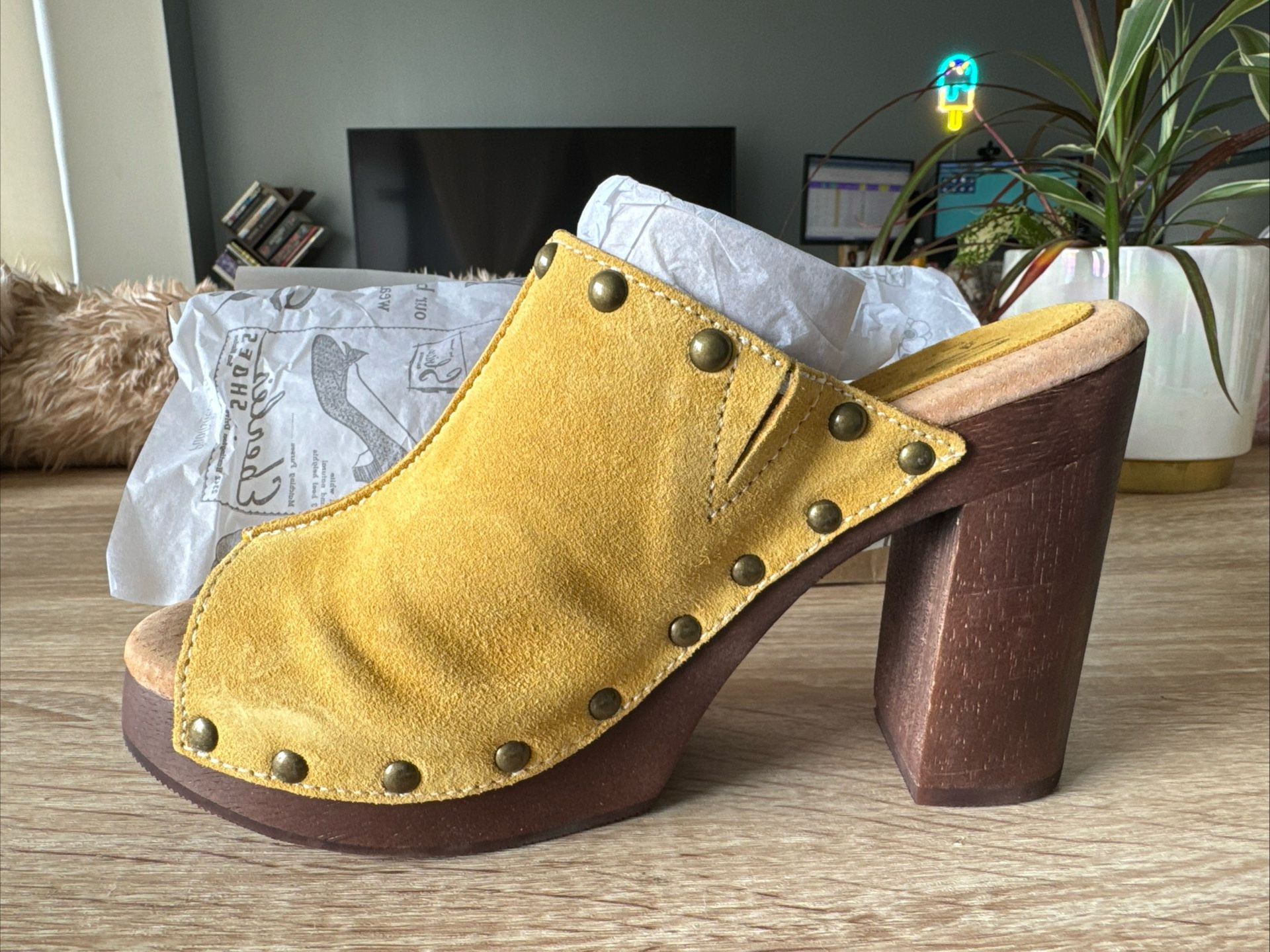 Sbicca Crowley Marigold Size 8 Sandals