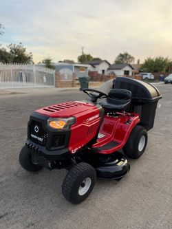 Troy-Bilt
Pony 42 in. 15.5 HP Briggs and Stratton 7-Speed Manual Drive Gas Front Engine Riding Lawn Tractor