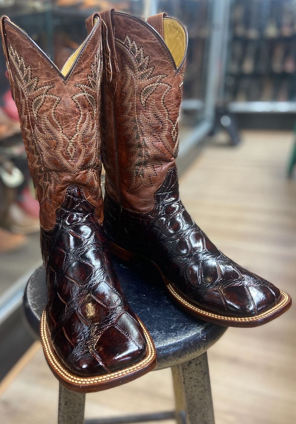 Men Giant Gator Boots 8.5