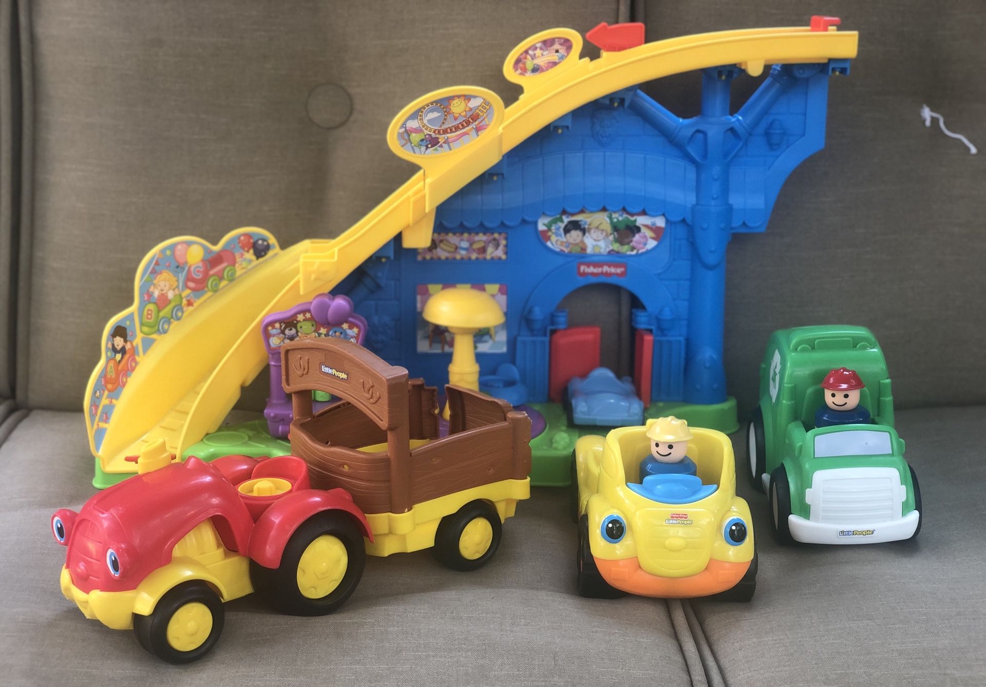 Fisher-Price Little People Lot- Great Condition!