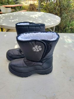 Girls snow boots size 5