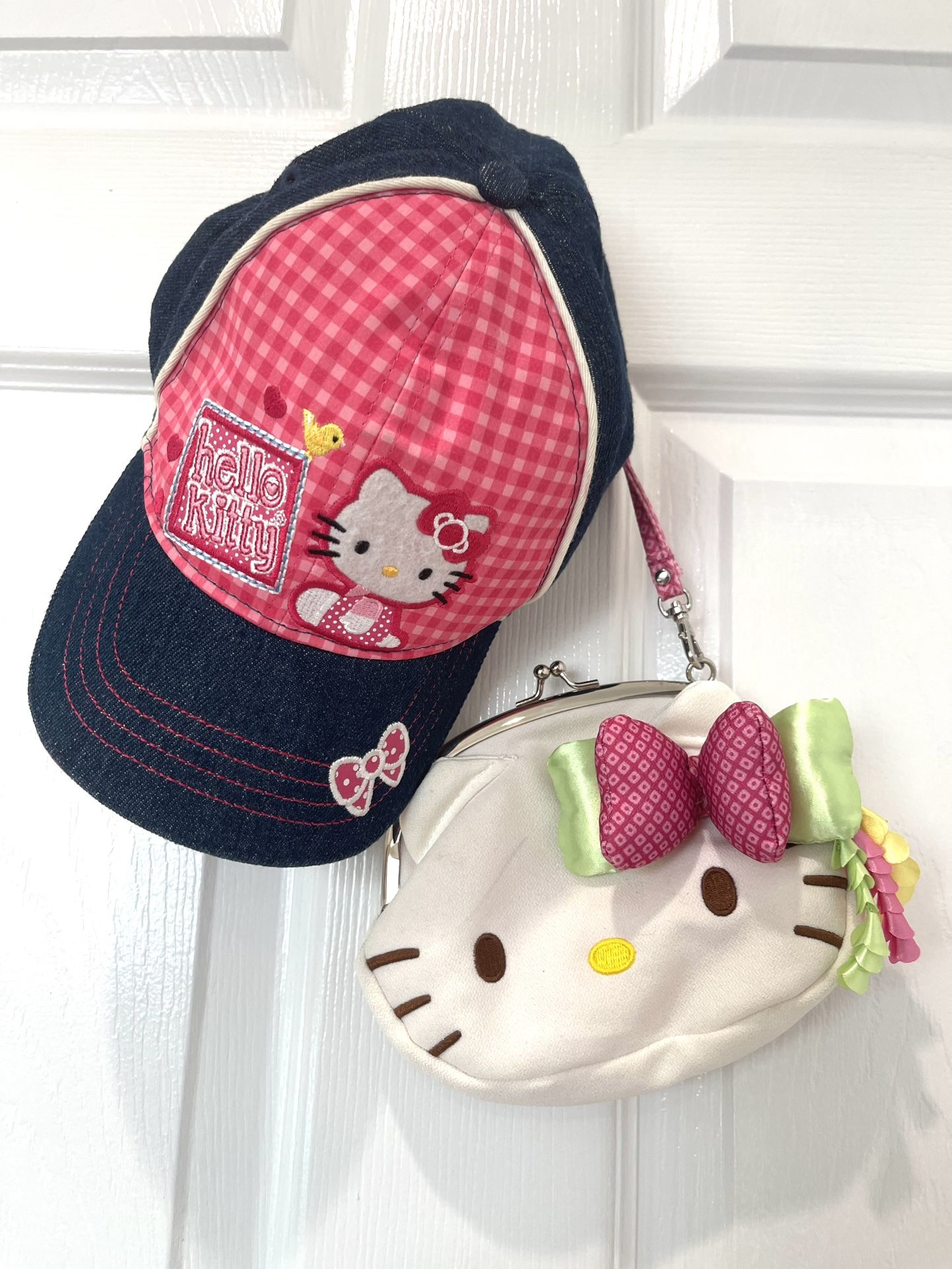 HELLO KITTY HAT & CUTE LITTLE PURSE