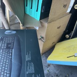 Logi computer key board with mouse