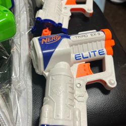 5 Guns 3 Big2. Little Also Dart Board For shooting one 