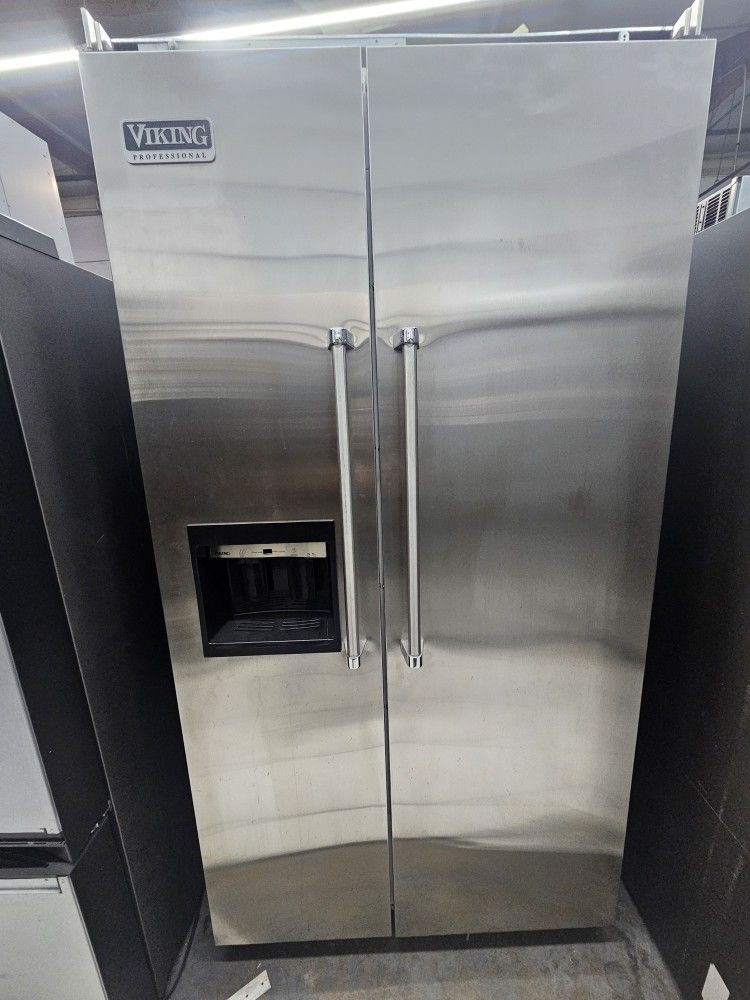 42" VIKING BUILT IN STAINLESS STEEL REFRIGERATOR 