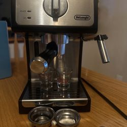 De’Longhi Bar Pump Espresso Machine