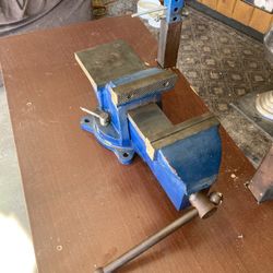 Bench vice