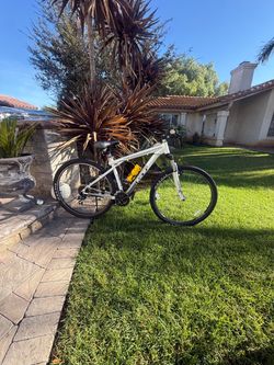 Adult GT Karakoram Medium Size Mountain Bike