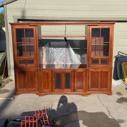 TV CABINET WITH DOORS 