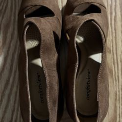 Brown Suede Shoes With A Small Heel 