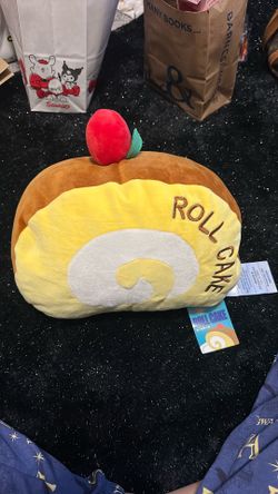 Mochipuni Roll Cake Plush With Tag