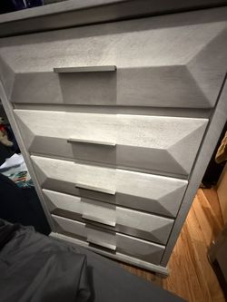 5 Drawer Solid Wood Chest In Antique White