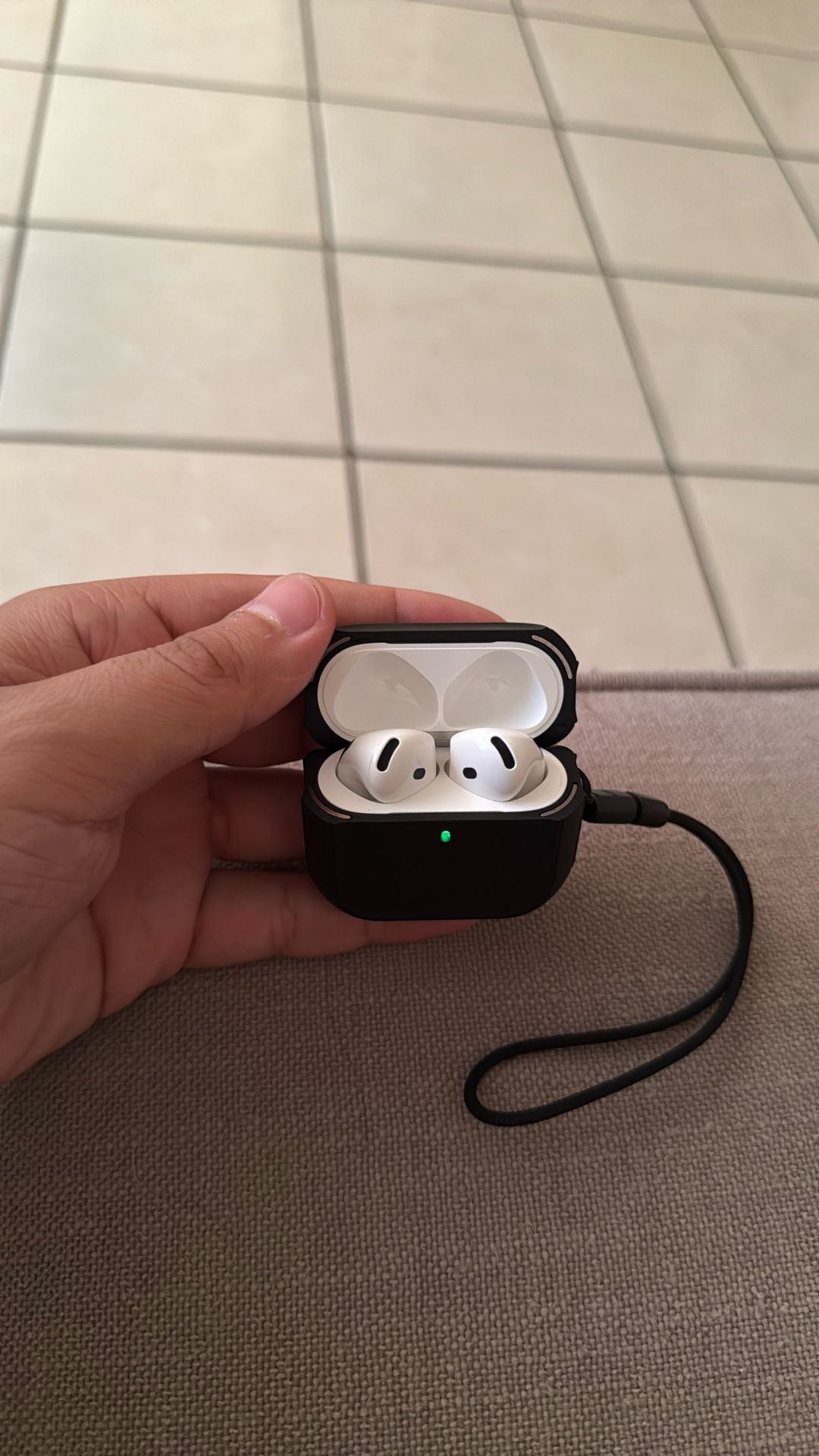 AirPods 4