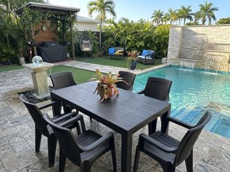 Beautiful Extra large Patio/ comedor /NEW