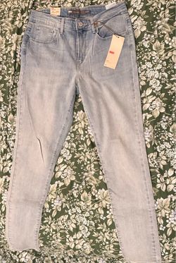 Levi’s Light Blue High Rise Skinny Size 28