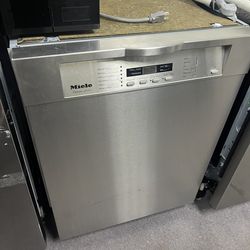 Miele dishwasher 24”