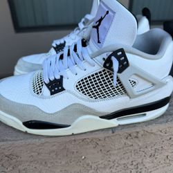 Jordan 4’s Military black Size 11 Used