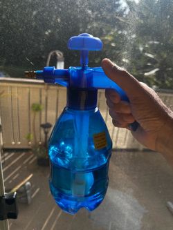 Blue Plastic Pump Pressure Spray Bottle