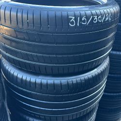 Pair Of 315/35R20 Pirelli P Zero Runflat Tires