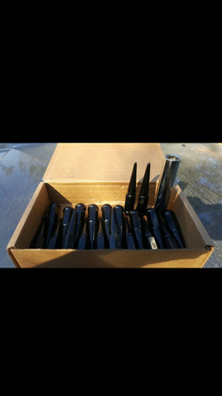 New 08-10 dodge challenger spike lugnuts