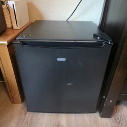 Mini Fridge (Black) with freezer compartment