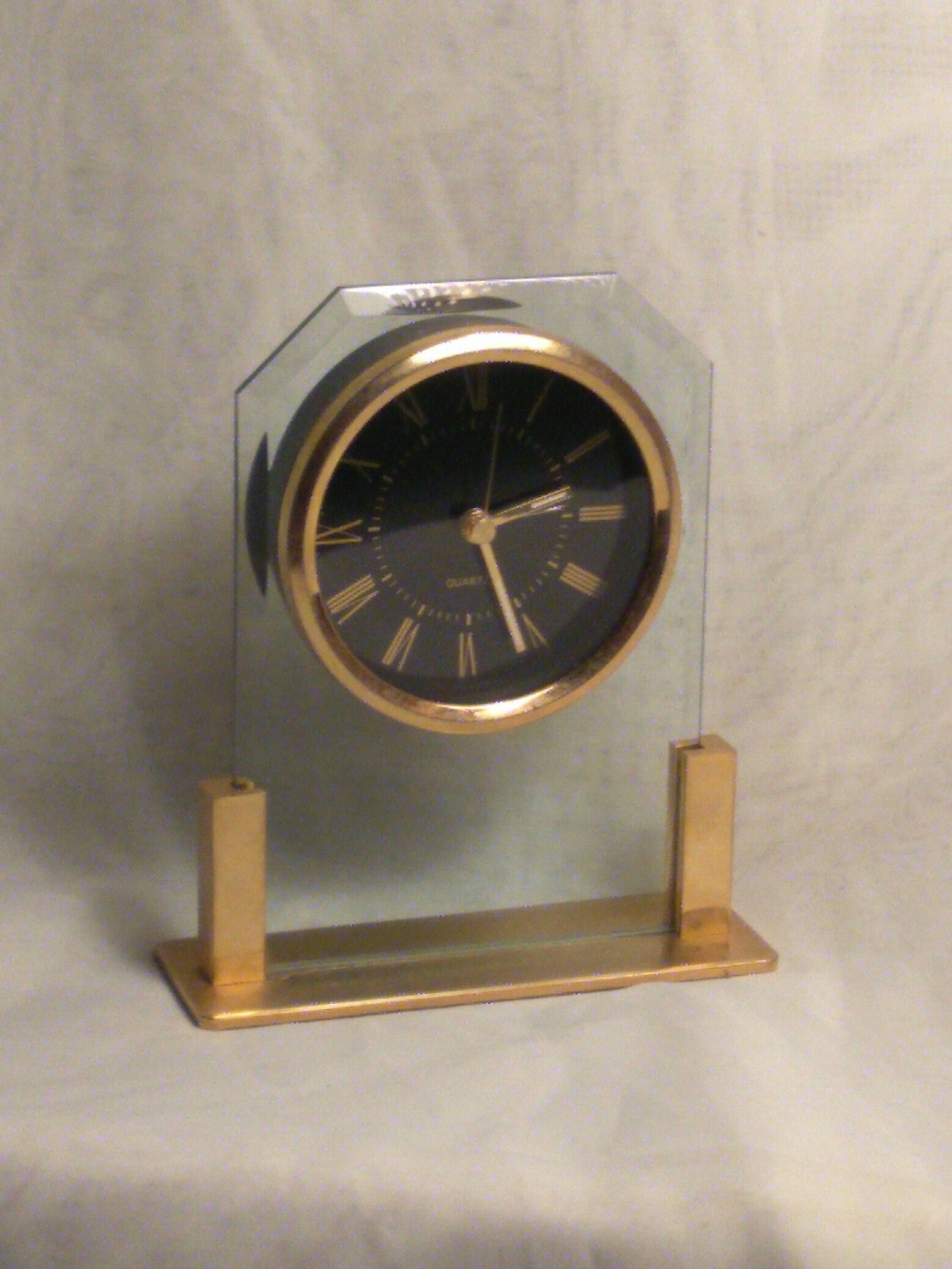 Vintage Quartz Bedside Desk Mantle Clock Gold Tone With Alarm