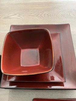 Elemental Poppy Stoneware Dinnerware 15 pieces