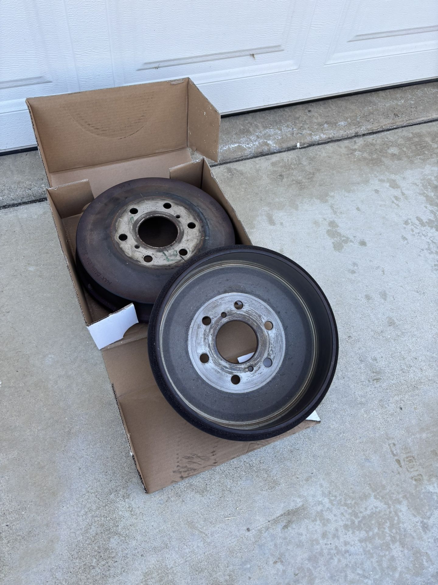 FREE / GRATIS USED 2012 CHEVROLET SILVERADO 1500 REAR BRAKE DRUMS (PLEASE READ POST DESCRIPTION)