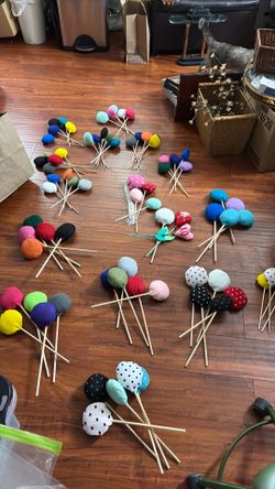70 felt lollipops or balloon for dessert or sweet table