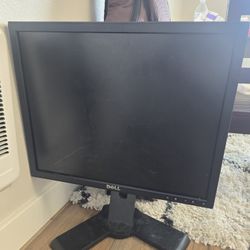 Dell Monitor – Fully Working – Adjustable Stand