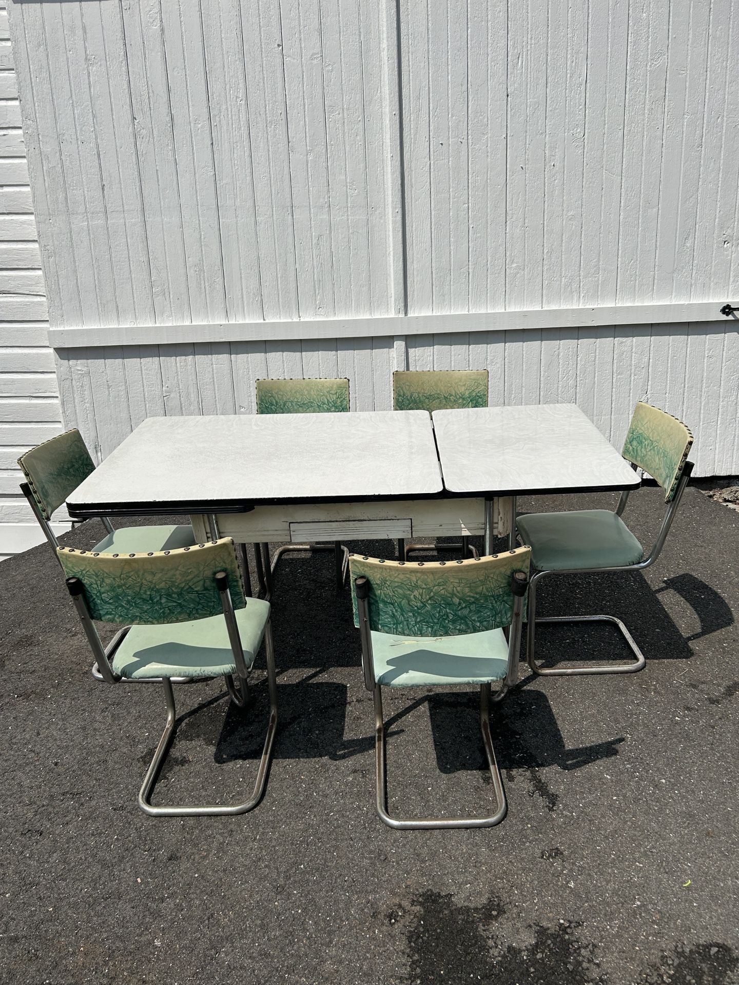1950’s Vintage Expandable Kitchen Table With Six Chairs