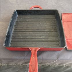 Cast iron pan