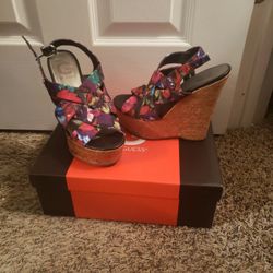 Guess wedges