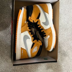 Air Jordan 1 Elementsize 8.5 $180  Air Jordan 1 Mid 120 Size 9