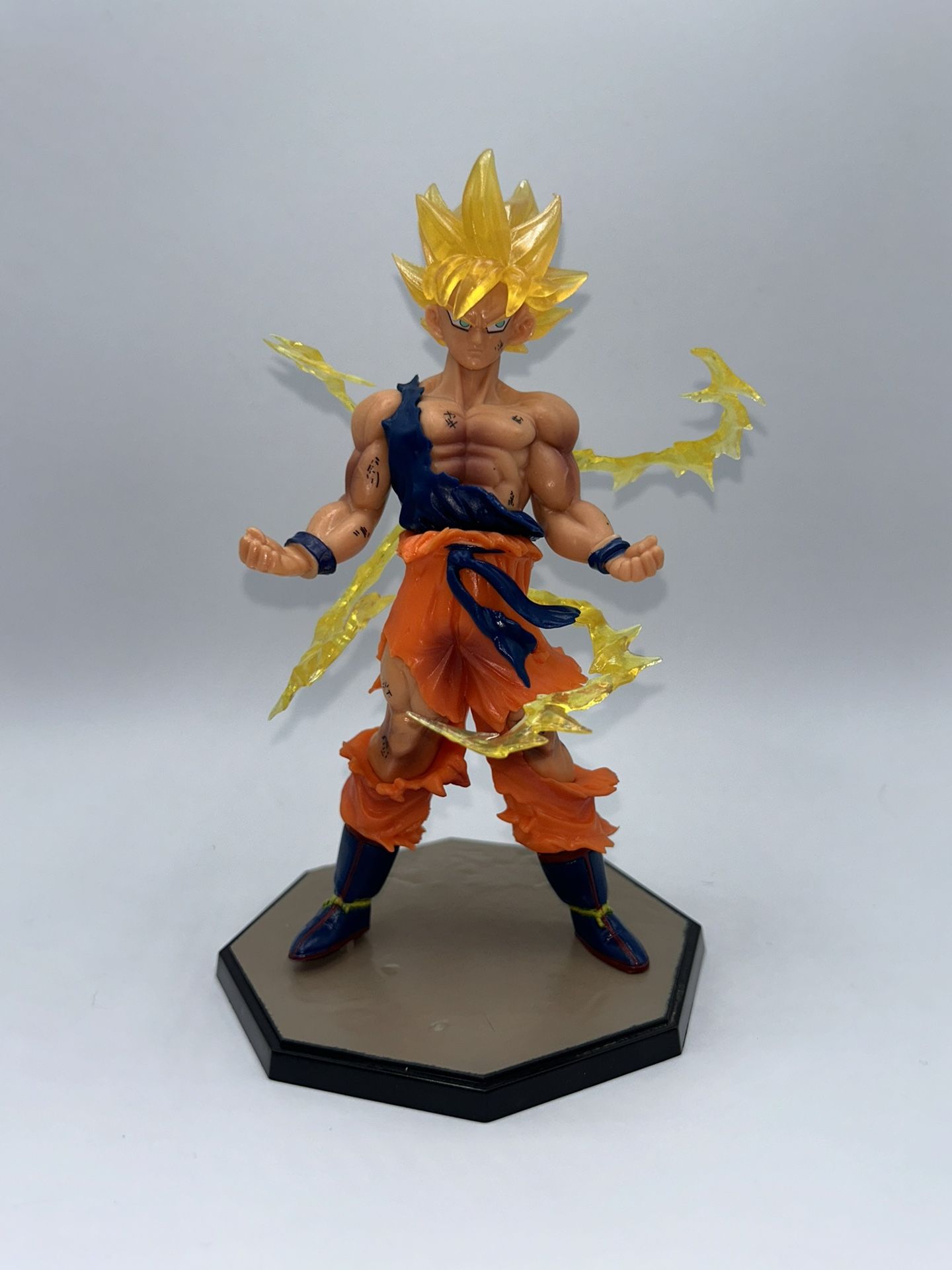 Dragon Ball Z Goku Statue