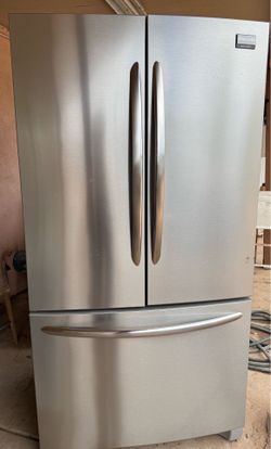 Frigidaire Gallery Stainless Steel French Door Refrigerator - Works Great