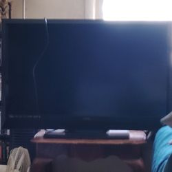 42-in Vizio TV With Remote