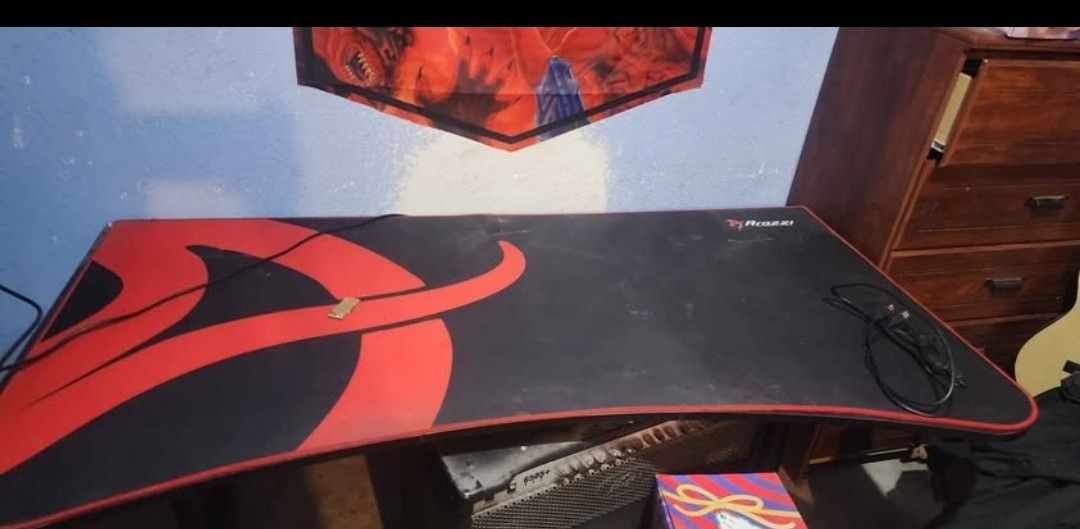 Arozzi Arena Gaming Desk