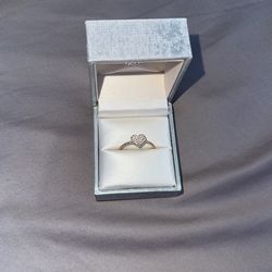 Size 6 10kt Gold Ring