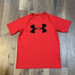Under Armour Big Kids Red and Black Short Sleeve Tee (Size: XL)
