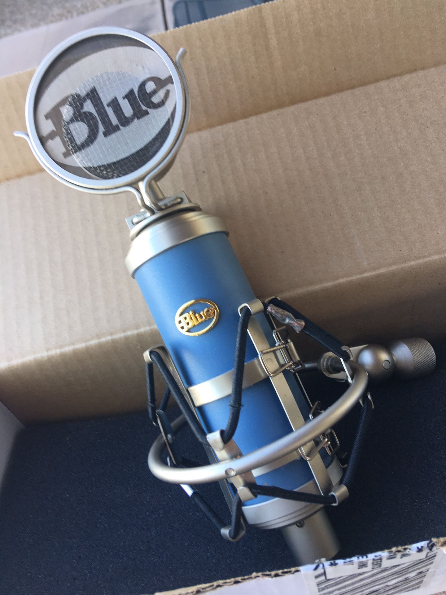 Blue Microphones “BlueBird” Cardioid Condenser Microphone w/extras $150