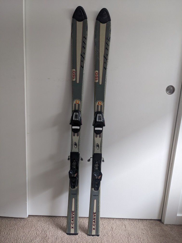 Elan Skis with Salomon bindings - 146 cm - Great For Beginners!
