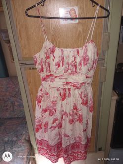 dressbarn size 10 polyester cream color with red and pink flower designs