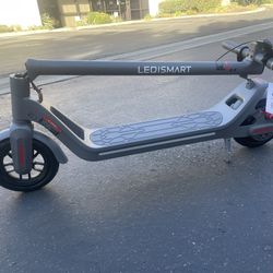 LEQISMART Electric Scooter, Electric Scooter for kids & Adults with 9" Solid Tires & 350W Motor,Dual Brakes, speed up to 15.5MPH, 28 Miles range, max 