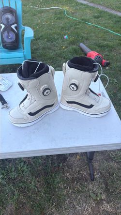 Vans girls snowboard boots size 6