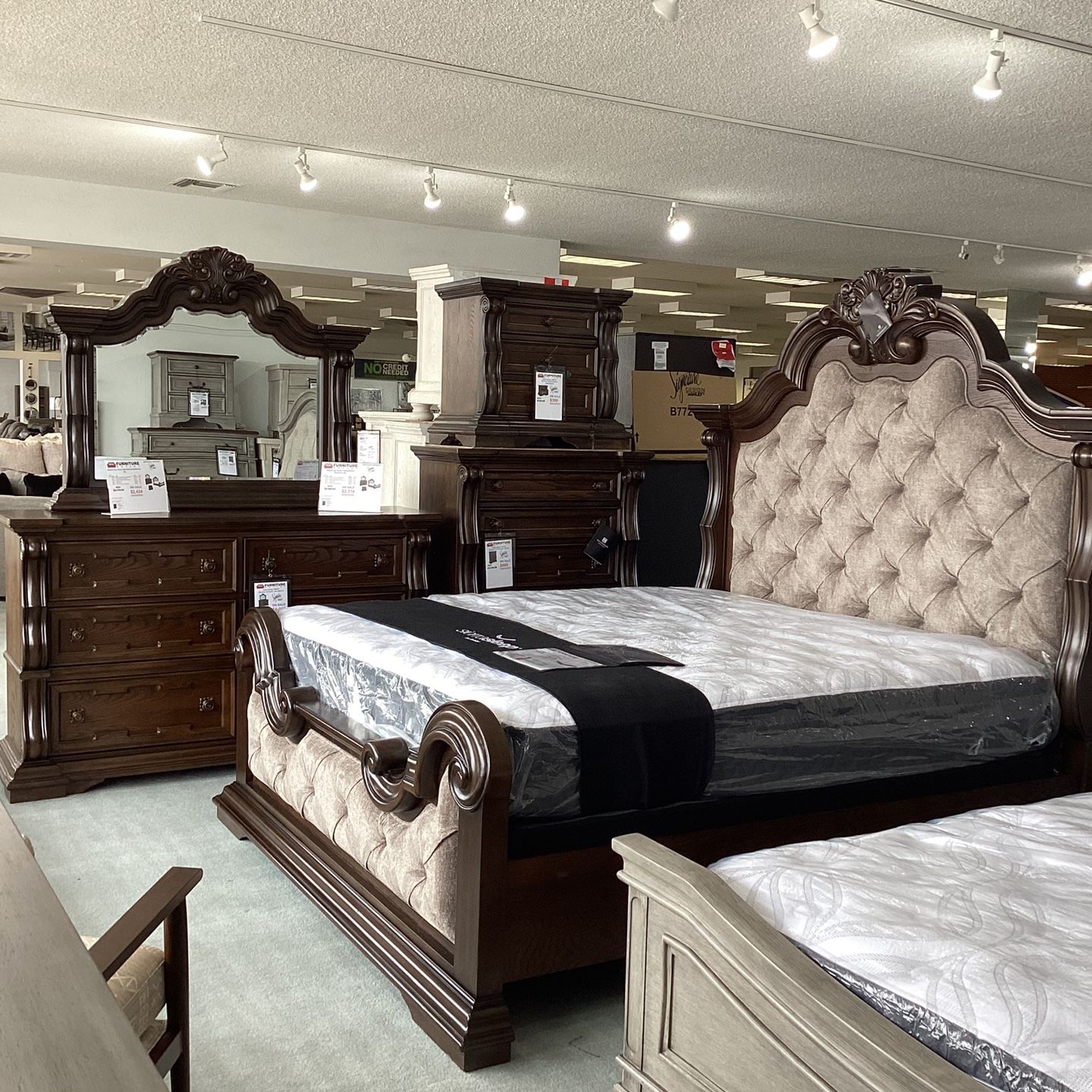 King Size Upholstered Bedroom Set (4pc)