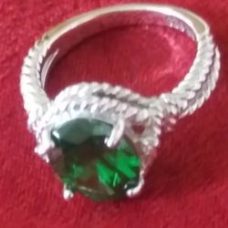 Necklaces.Look! Gorgeous Sterling Silver.925 Ring with green Stone  Size 4.nice